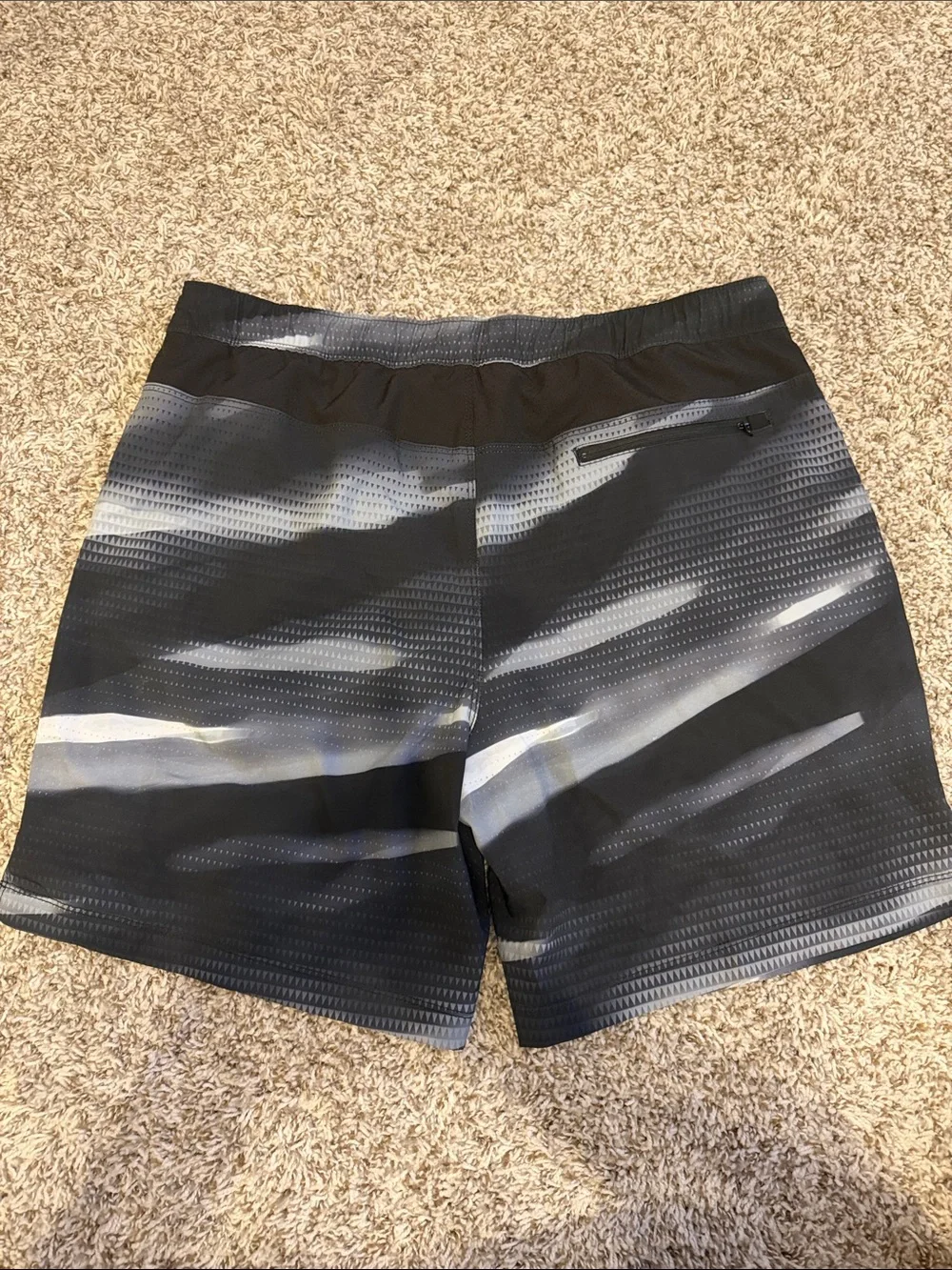 Speedo Men's Black and Gray Wave-Pattern Swim Trunks